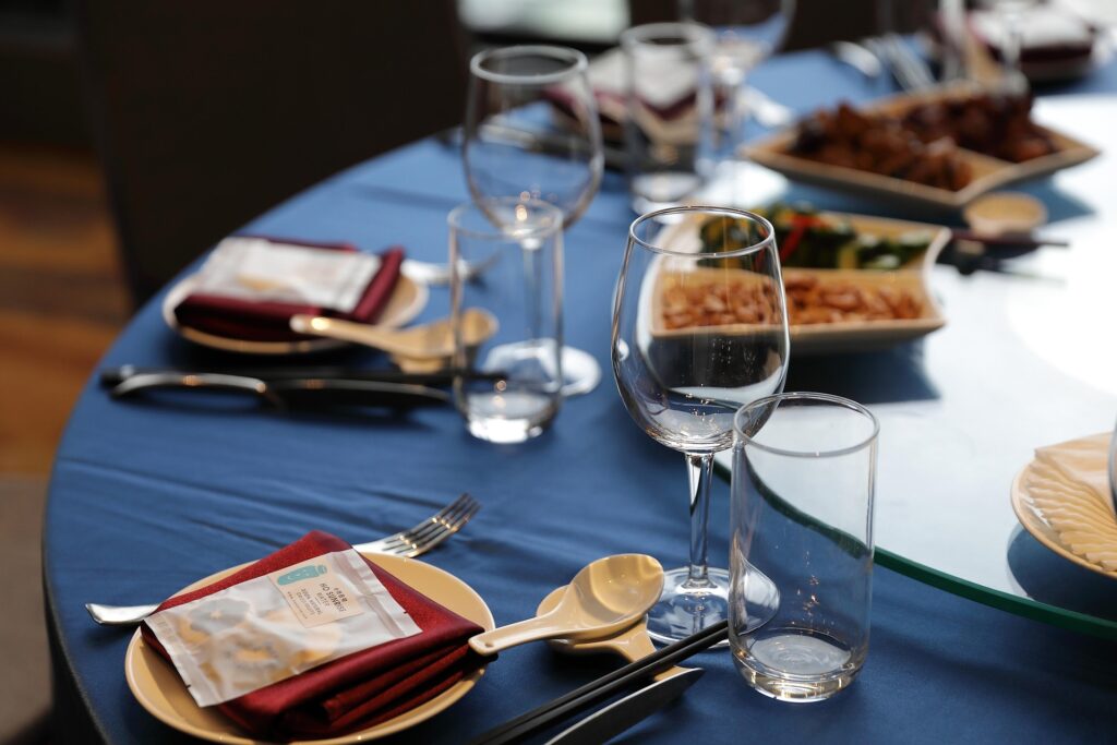 VIP catering - banket. Banketové servírovanie jedla. Koľko stojí kvalitný catering? Aká je cena banketu?