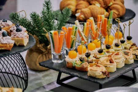 Servírovanie cateringu. Koľko stojí catering a aká je cena na osobu?