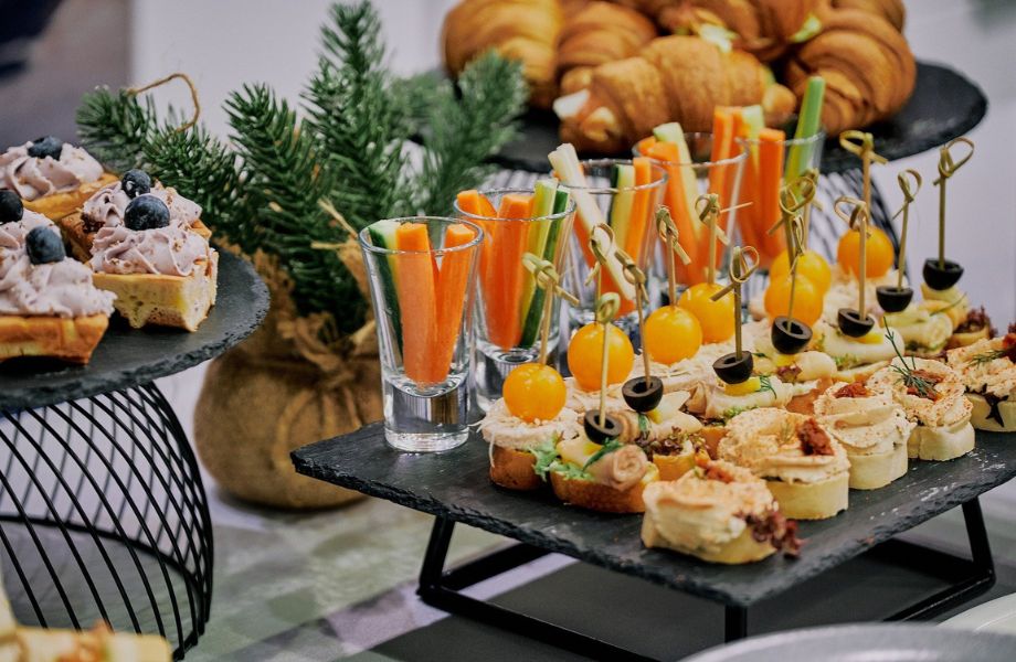 Servírovanie cateringu. Koľko stojí catering a aká je cena na osobu?